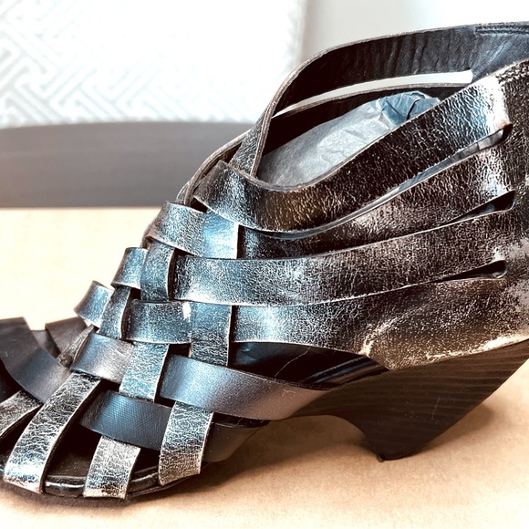 MARSELL LEATHER GLADIATOR SANDALS IN ACCIAIO-NERO WITH A ZIPPER ON BACK - Picture 3 of 13